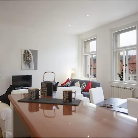 Charles Bridge Apartman Prága