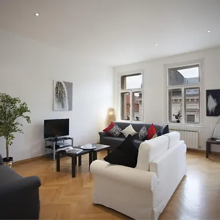 Charles Bridge Apartman *